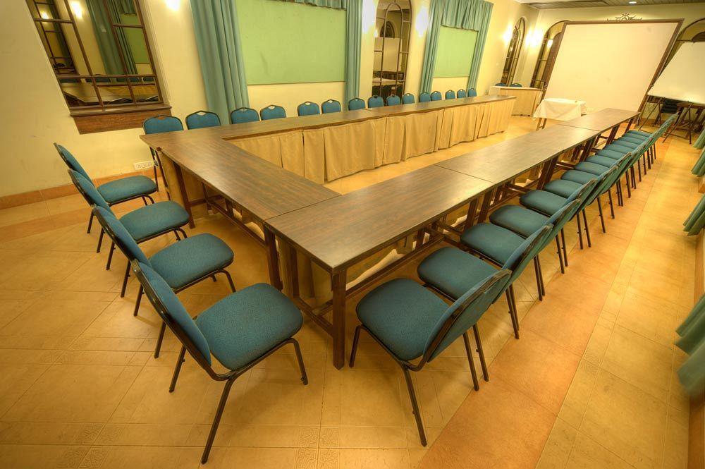 Zaras Resort Khandala Лонавала Экстерьер фото