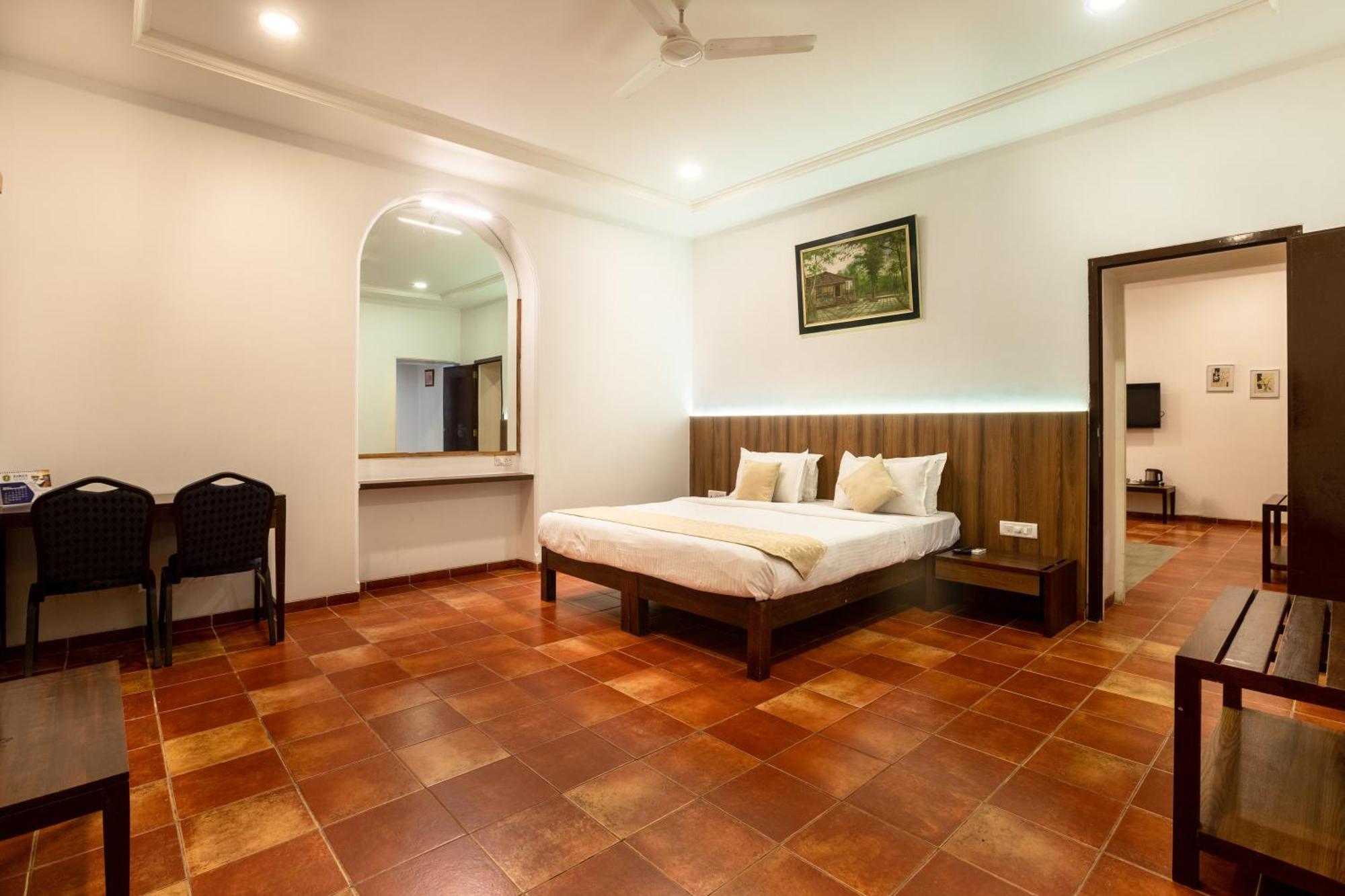 Zaras Resort Khandala Лонавала Экстерьер фото