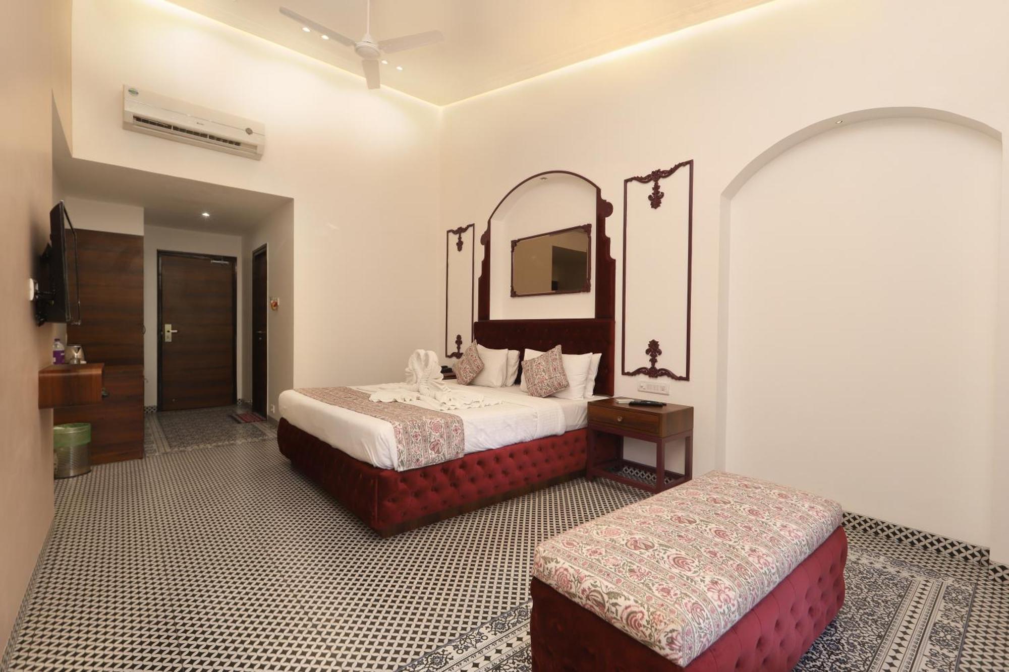 Zaras Resort Khandala Лонавала Экстерьер фото