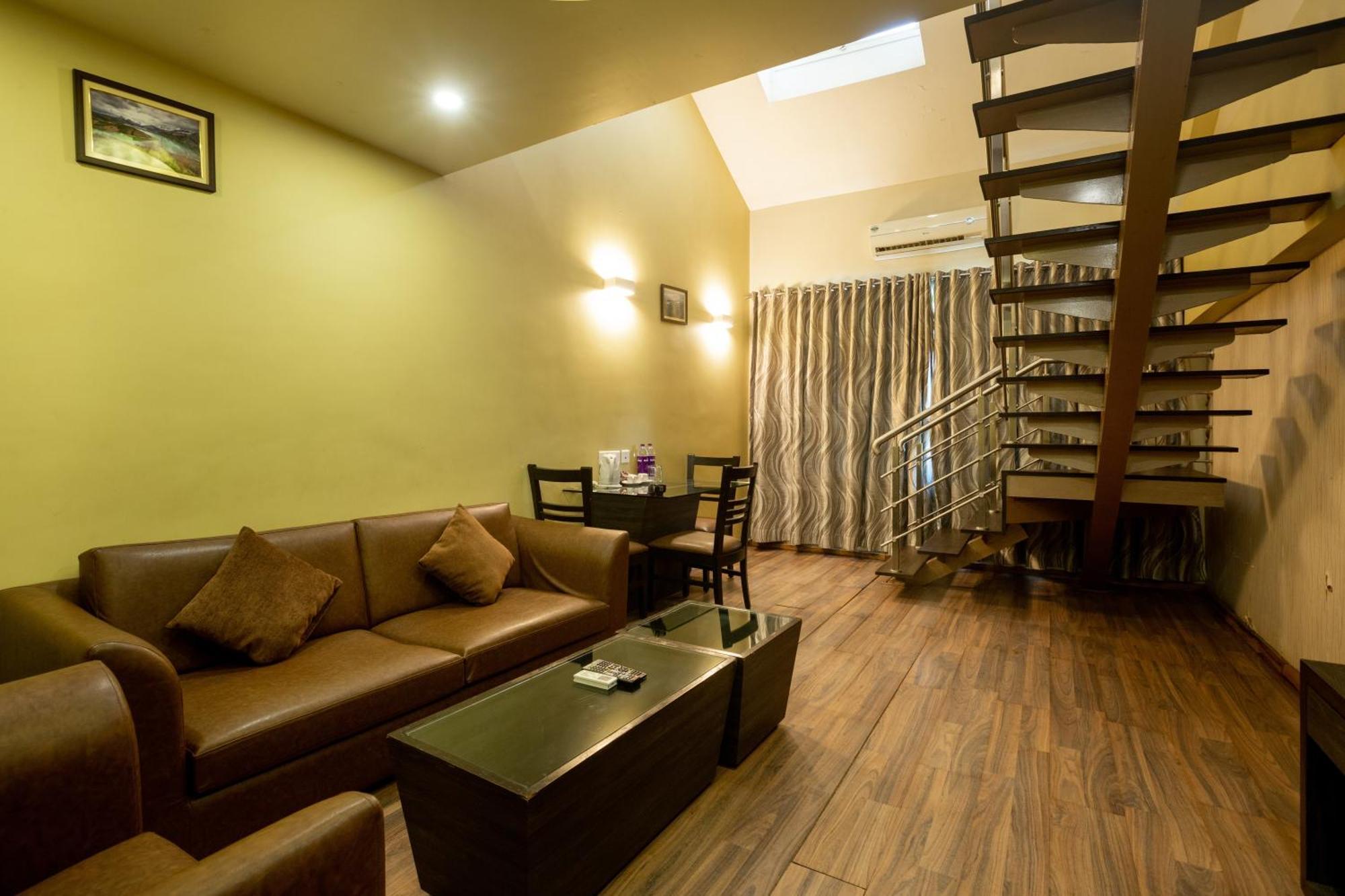 Zaras Resort Khandala Лонавала Экстерьер фото