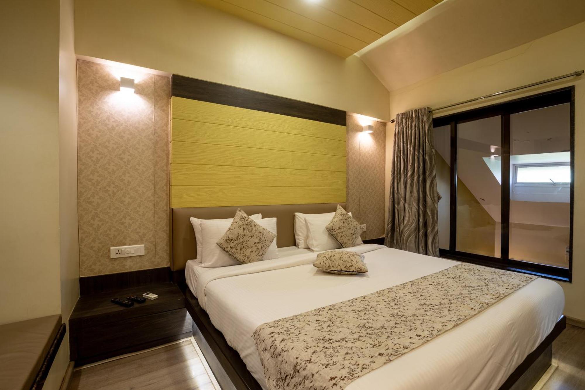 Zaras Resort Khandala Лонавала Экстерьер фото