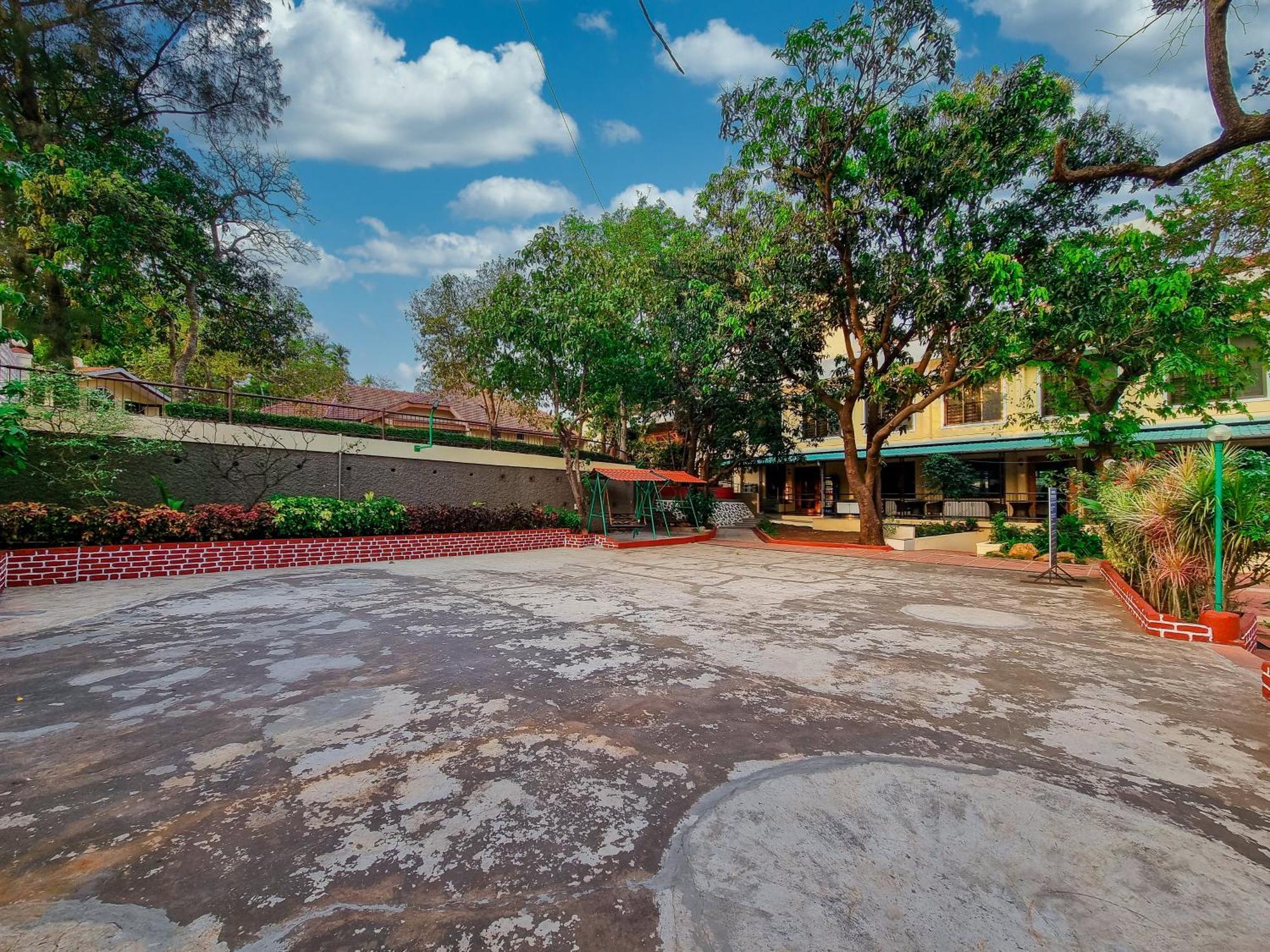 Zaras Resort Khandala Лонавала Экстерьер фото