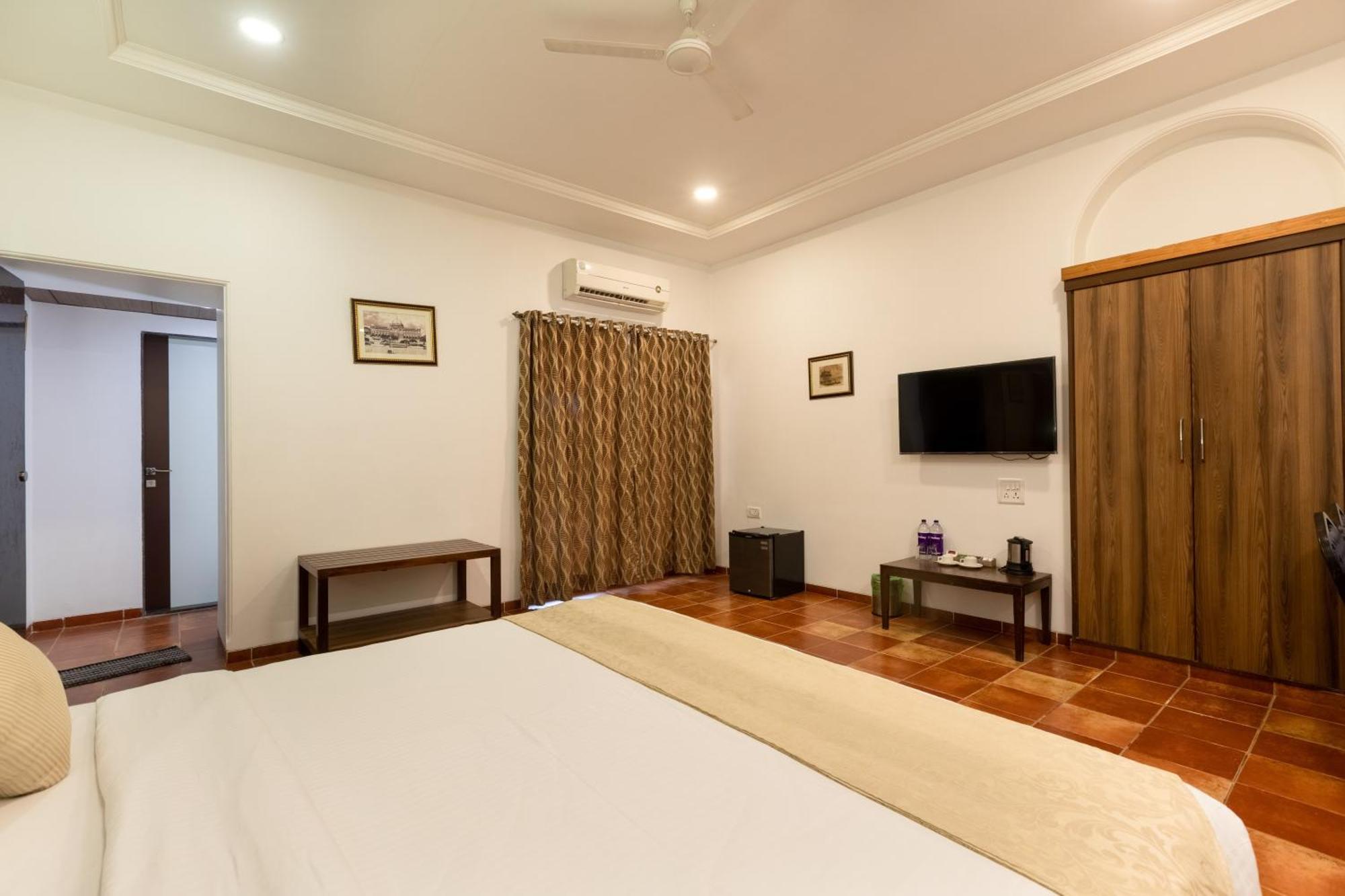 Zaras Resort Khandala Лонавала Экстерьер фото