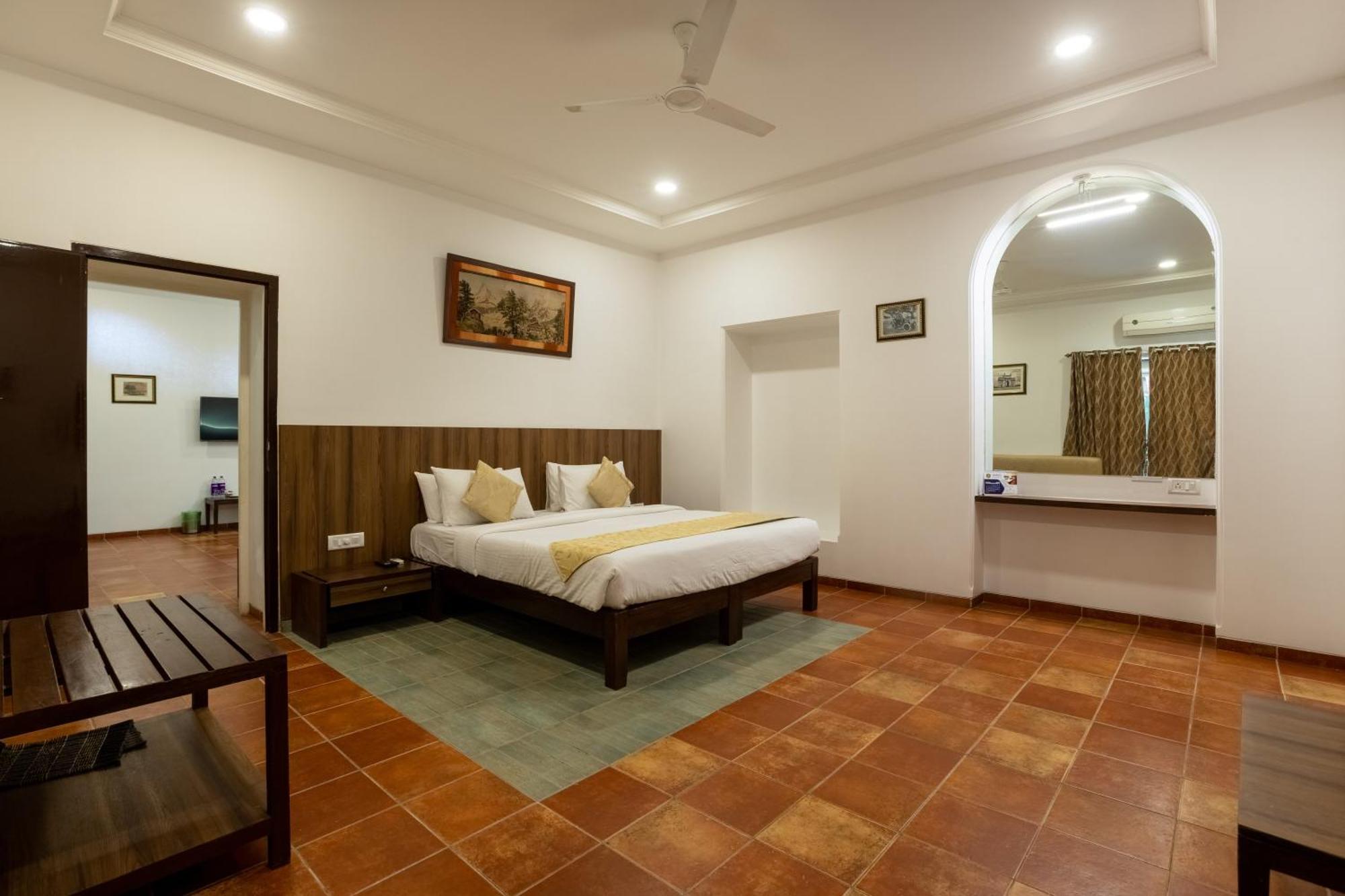 Zaras Resort Khandala Лонавала Экстерьер фото