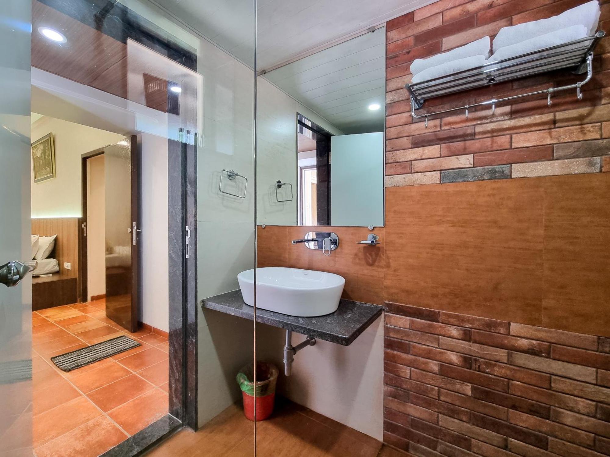 Zaras Resort Khandala Лонавала Экстерьер фото