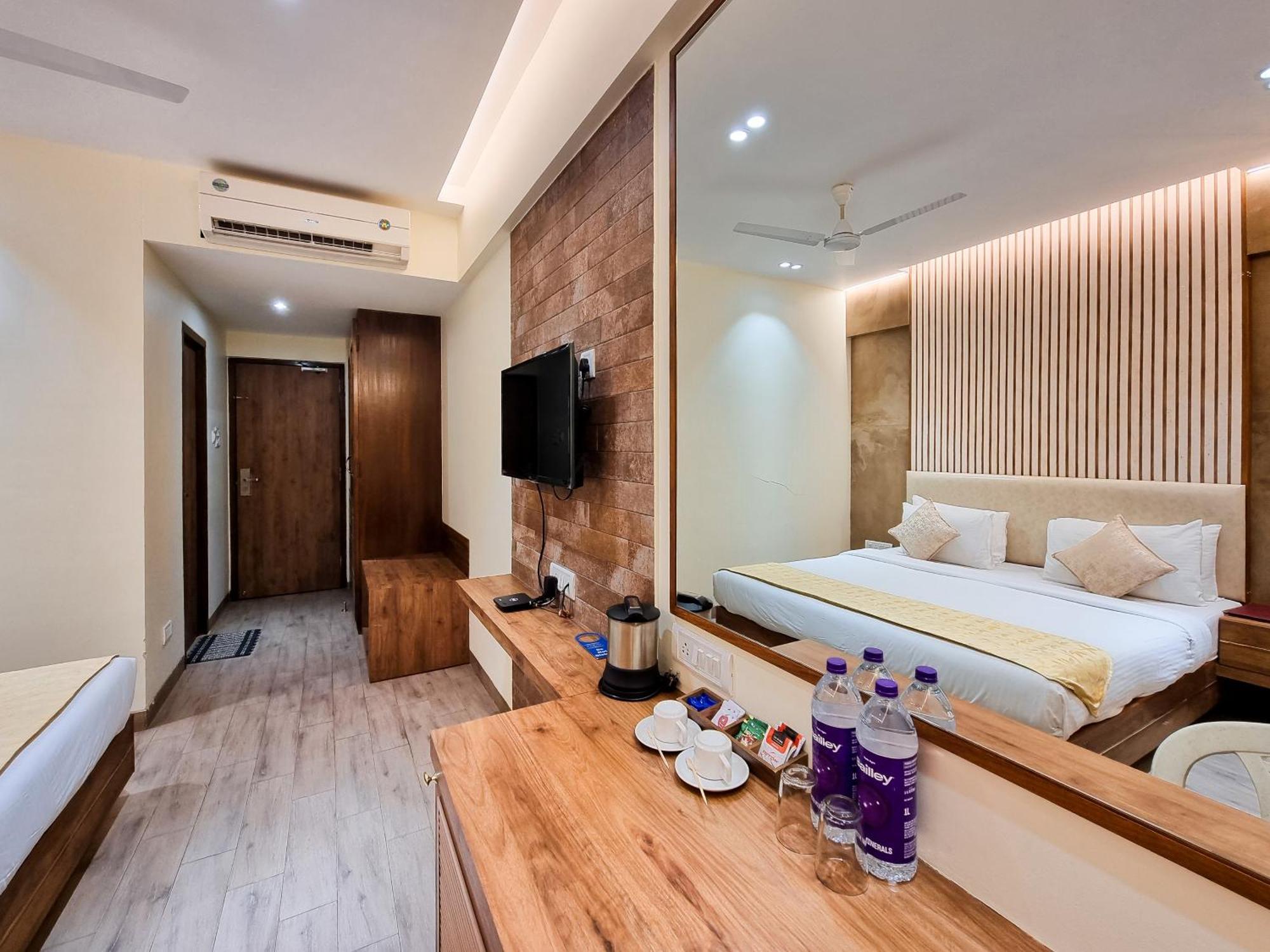 Zaras Resort Khandala Лонавала Экстерьер фото