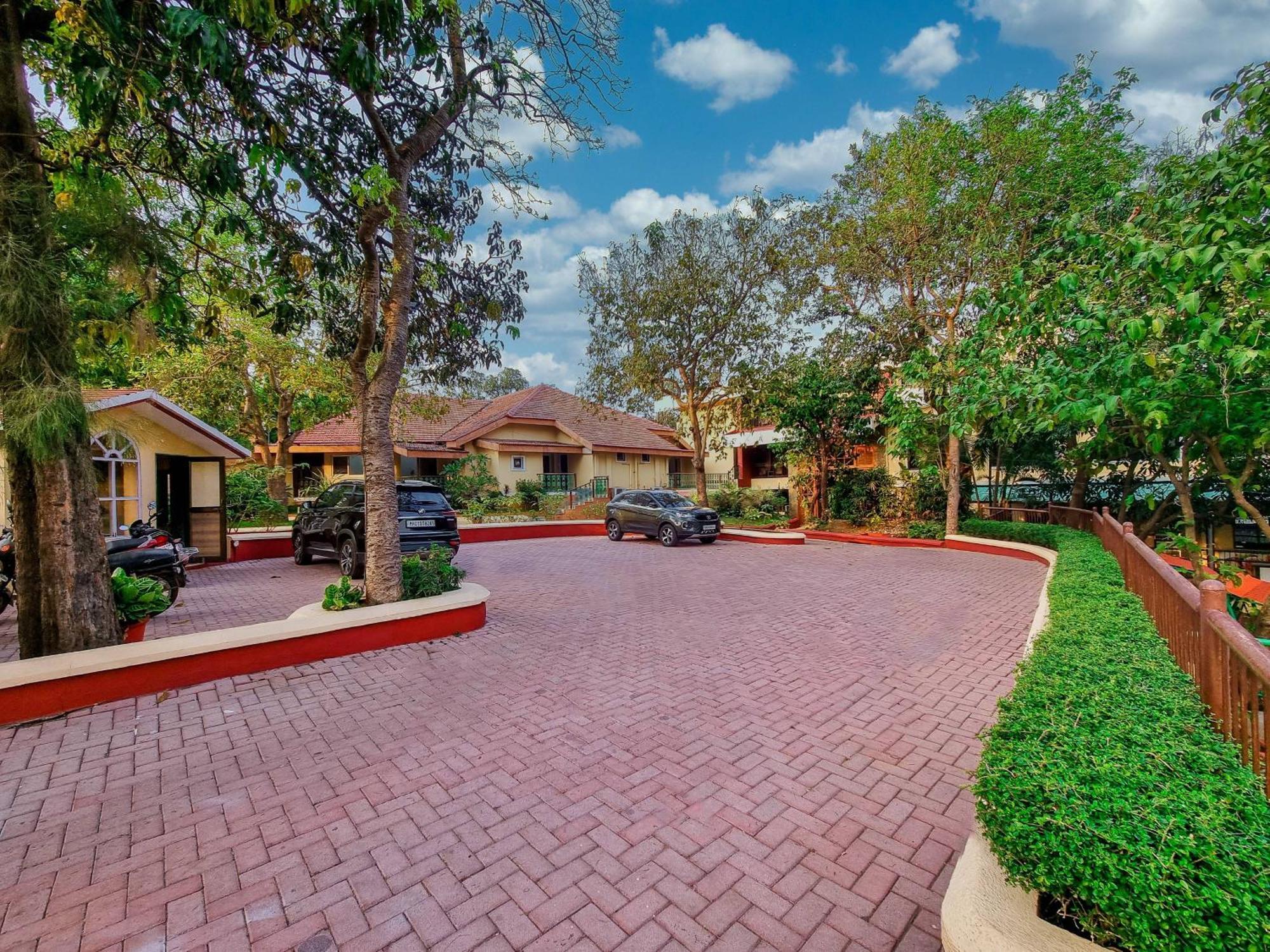Zaras Resort Khandala Лонавала Экстерьер фото