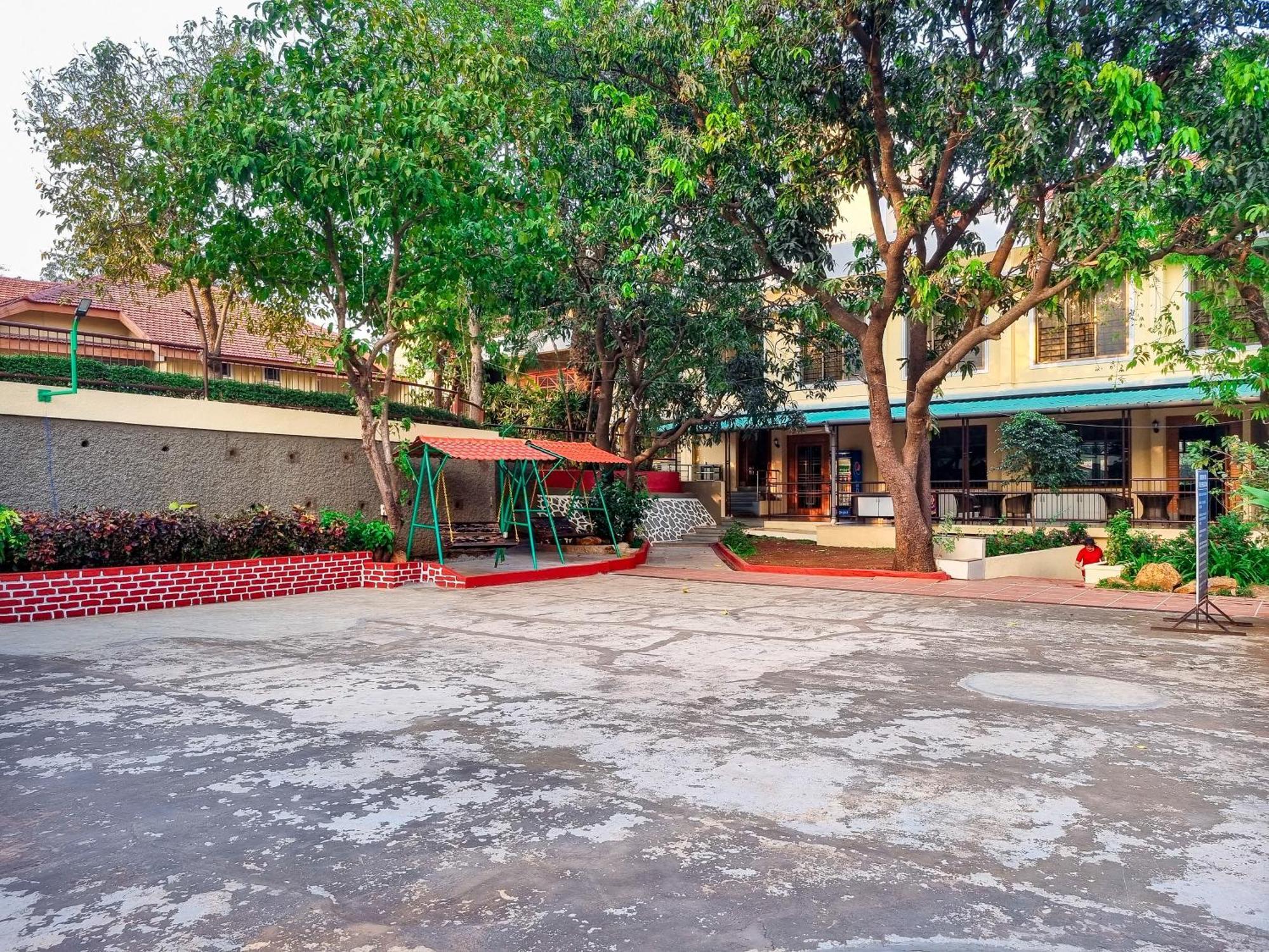 Zaras Resort Khandala Лонавала Экстерьер фото